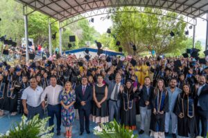 YUNI BENÍTEZ ACOMPAÑA A LA GENERACIÓN 2026 DE LA ESCUELA NORMAL DEL ESTADO EN SU CEREMONIA DE EGRESO