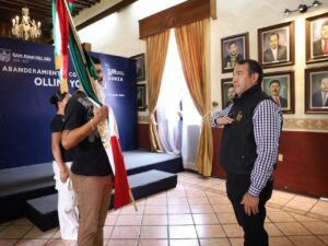ROBERTO CABRERA ABANDERA A GRUPO DE DANZA OLLIN YOLIZTLI QUE PARTICIPARÁ EN FESTIVAL DE ESTAMBUL