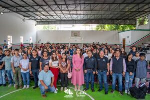 YUNI BENÍTEZ IMPULSA EL FUTURO DE LA JUVENTUD LANDENSE CON LA ENTREGA DE BECAS Y PAQUETES ESCOLARES