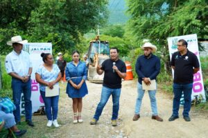 RUBÉN HERNÁNDEZ PONE EN MARCHA CONSTRUCCIÓN DE RAMPAS DE CONCRETO HIDRÁULICO EN EL RINCÓN DE TANCAMA