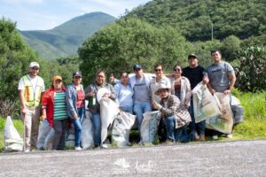 YUNI BENÍTEZ ENCABEZA JORNADA DE LIMPIEZA EN LA SIERRITA Y HACE UN LLAMADO AL CUIDADO DE LOS ESPACIOS PÚBLICOS