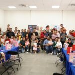 EN CORREGIDORA, PAPÁS APRENDEN A PEINAR A SUS HIJAS MIENTRAS FORTALECEN EL VÍNCULO FAMILIAR