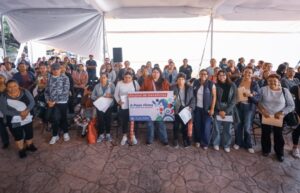 CORREGIDORA CONTINÚA CON ENTREGA DE TARJETAS CON DESCUENTOS EN SERVICIOS DE SALUD