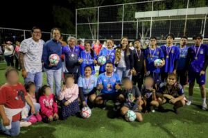ENCABEZA SONIA ROCHA LA CLAUSURA DEL CUADRANGULAR DE FUTBOL AQUÍ CONTIGO EN COLÓN