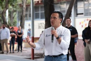 LUIS NAVA ACERCA EL TRANSPORTE ESCOLAR EN COLÓN Y FORTALECE SU PERMANENCIA EN LAS AULAS
