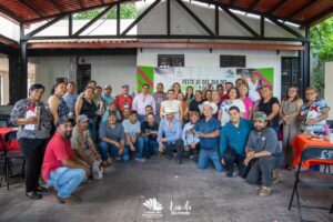 YUNI BENÍTEZ RECONOCE LA DEDICACIÓN DE SECRETARIAS Y PERSONAL DE BARRIDO EN EMOTIVO FESTEJO POR SU DÍA