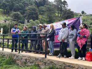 EL GOBIERNO MUNICIPAL DE PINAL DE AMOLES, ENCABEZADO POR LA PRESIDENTA MUNICIPAL LUPITA RAMÍREZ, ENTREGÓ UN ANDADOR PEATONAL EN LA COMUNIDAD DE LA CAÑADA,