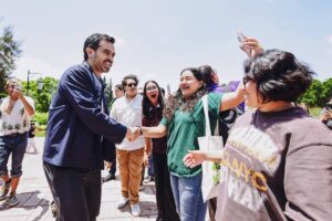 JORGE ÁLVAREZ MÁYNEZ LLENA AUDITORIO DE LA UAQ; JÓVENES PROTAGONIZAN ENCUENTRO SOBRE EL MÉXICO NUEVO