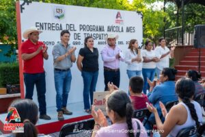 FORTALECE FERNANDO SÁNCHEZ ECONOMÍA FAMILIAR CON SEGUNDA ENTREGA DE AVES DE TRASPATIO