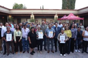 VECINOS DE 4 ASENTAMIENTOS DE TEQUISQUIAPAN LOGRAN CERTEZA JURÍDICA PARA SUS HOGARES CON LA ENTREGA DE ESCRITURAS PÚBLICAS.