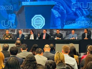 RUBÉN HERNÁNDEZ REFRENDA COORDINACIÓN INSTITUCIONAL POR LA SEGURIDAD DE QUERÉTARO