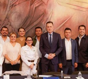 LUPITA RAMÍREZ GESTIONA SOLUCIONES ANTE LA CFE PARA MEJORAR EL SERVICIO ELÉCTRICO EN PINAL DE AMOLES.