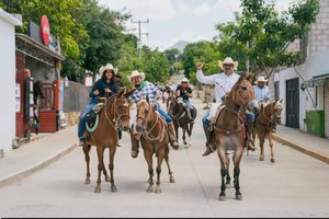 CERCA DE 200 JINETES PARTICIPAN EN LA CABALGATA CONMEMORATIVA JALPAN 450