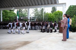 REALIZAN HONORES A LA BANDERA EN SECUNDARIA DE LA LLAVE EN EL MARCO DEL INICIO DEL CICLO ESCOLAR 2026-2027