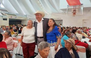 UN FESTEJO CON CORAZÓN PARA LOS ABUELITOS DE AMEALCO