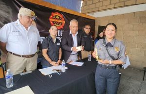 ÓSCAR PÉREZ MARTÍNEZ CELEBRA Y RECONOCE A LOS BOMBEROS AMEALCENSES