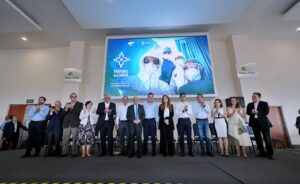 ASISTE FELIFER MACÍAS AL HOMENAJE «HÉROES DE LA SALUD»
