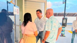 EL PRESIDENTE MUNICIPAL, FELIFER MACÍAS, VISITÓ EN EL HOSPITAL DEL NIÑO Y LA MUJER A LA MENOR QUE RESULTÓ LESIONADA LA TARDE DE ESTE DOMINGO POR LA CAÍDA DE UN ÁRBOL EN AV. CORREGIDORA.