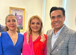 LA PRESIDENTA MUNICIPAL DE PINAL DE AMOLES, LUPITA RAMÍREZ, EN COMPAÑÍA DEL DIRECTOR DE OBRAS PÚBLICAS,