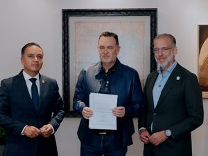 FIRMA MAURICIO KURI DECLARATORIA DE ÁREA NATURAL PROTEGIDA AL PARQUE LOS ALCANFORES
