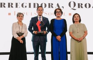 CHEPE GUERRERO RECIBE PREMIO A LAS MEJORES PRÁCTICAS DE GOBIERNOS LOCALES POR “PIRÁMIDES”