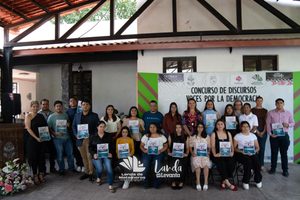 YUNI BENÍTEZ IMPULSA ESPACIOS DE EXPRESIÓN PARA LA JUVENTUD CON EL CONCURSO “VOCES POR LA DEMOCRACIA”