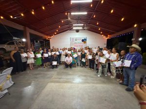 CELEBRAN CON CENA DE GALA A ADULTOS MAYORES DEL CENTRO DE DÍA