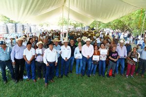 FORTALECEN EL CAMPO DE JALPAN CON ENTREGA DE SEMILLA Y APOYOS A PRODUCTORES