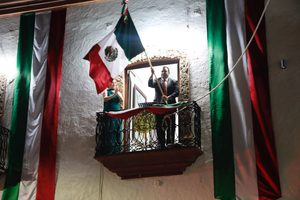 ENCABEZA GASPAR TRUEBA LA CEREMONIA DEL GRITO DE INDEPENDENCIA