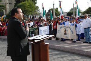 ENCABEZA GASPAR TRUEBA DESFILE DEL 16 DE SEPTIEMBRE