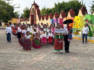 JALPAN DE SERRA CONMEMORA EL 216 ANIVERSARIO DE LA INDEPENDENCIA DE MÉXICO CON TRADICIONAL DESFILE