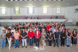 YUNI BENÍTEZ IMPULSA Y RECONOCE A UNA JUVENTUD QUE ESTÁ TRANSFORMANDO EL PRESENTE DE LANDA