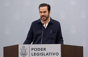 MAURICIO CÁRDENAS PRESENTA INICIATIVA PARA PONER ORDEN A CABLES, POSTES Y ESTRUCTURAS ABANDONADAS EN QUERÉTARO