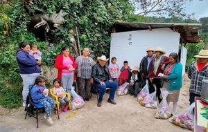 ÓSCAR PÉREZ MARTÍNEZ REFRENDA SU COMPROMISO CON LAS FAMILIAS AMEALCENSES