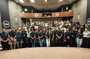 ABANDERAN A EQUIPO DE LA UPQ PARA LA BAJA SAE EN OHIO