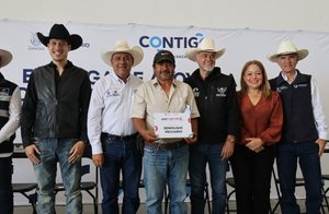 APOYA SEDEA CON SEMILLA E IMPLEMENTOS AGRÍCOLAS EN EL MARQUÉS