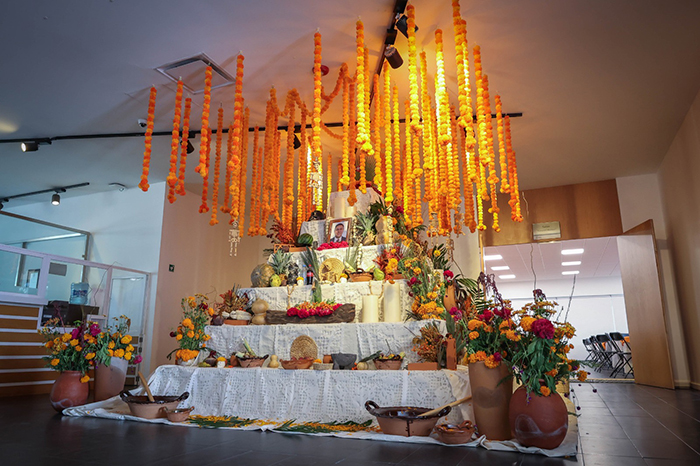 PRESIDENTA DE LA MESA DIRECTIVA, DIPUTADA ADRIANA MEZA, INAUGURÓ EL ALTAR DE MUERTOS DEL PODER LEGISLATIVO EN MEMORIA DE FERNANDO CERVANTES JAIMES 2 410296c2 5a2d 4575 b96c 78a57fa571f9