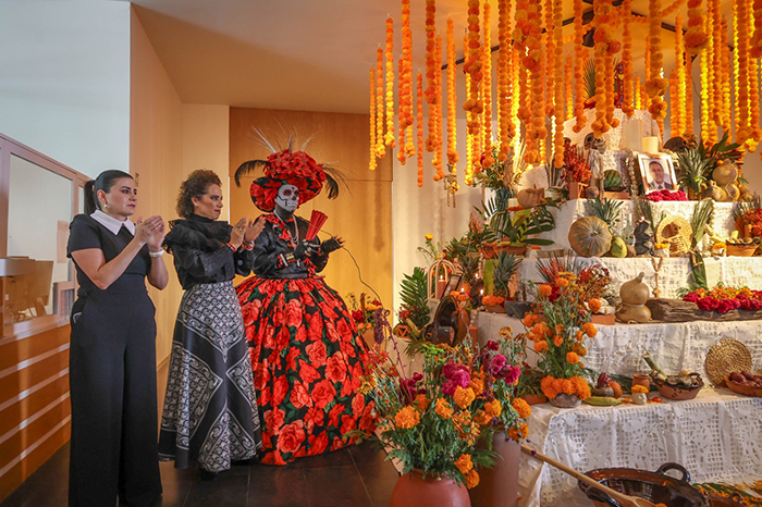 PRESIDENTA DE LA MESA DIRECTIVA, DIPUTADA ADRIANA MEZA, INAUGURÓ EL ALTAR DE MUERTOS DEL PODER LEGISLATIVO EN MEMORIA DE FERNANDO CERVANTES JAIMES 1 71d3f558 08b6 4520 9f73 548c14602524
