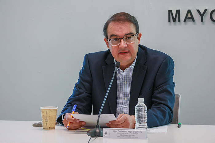 MORENA NO PUEDE CONVERTIR UNA ACUSACIÓN EN VERDAD A FUERZA DE FIRMAS: MEMO VEGA 1 Diputado Guillermo Vega