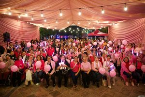 PUENTE DE LA HISTORIA SE ILUMINA DE ROSA PARA RESALTAR LA IMPORTANCIA DE LA DETECCIÓN Y ATENCIÓN OPORTUNA DEL CÁNCER DE MAMA
