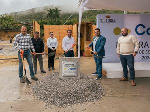 COLOCAN PRIMERA PIEDRA DE NUEVA TIENDA COPPEL EN JALPAN DE SERRA