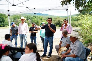 GOBIERNO MUNICIPAL Y HABITANTES DE EL RAYO ANALIZAN ALTERNATIVAS PARA MEJORAR EL ACCESO A LA COMUNIDAD