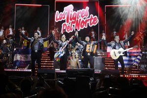 COLÓN HACE HISTORIA: ALREDEDOR DE 15 MIL CIUDADANOS VIBRARON CON «LOS TIGRES DEL NORTE»