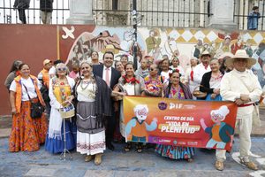 EN EL DÍA DE LA NACIÓN  PLURICULTURAL, GASPAR TRUEBA ENCABEZA DESFILE Y LLAMA A SENTIR ORGULLO POR LAS RAÍCES DE COLÓN