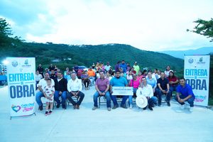 ENTREGA RUBÉN HERNÁNDEZ OBRA DE PAVIMENTACIÓN EN EL ZAPOTE CON INVERSIÓN SUPERIOR A 976 MIL PESOS