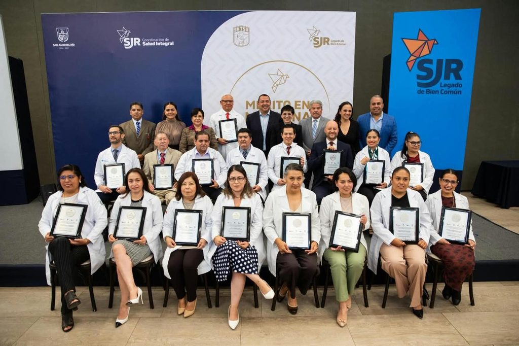 GALARDONAN A 17 MÉDICAS Y MÉDICOS CON EL “DISTINTIVO AL MÉRITO EN MEDICINA 2026” EN SAN JUAN DEL RÍO 1 IMG 20261022 WA0019