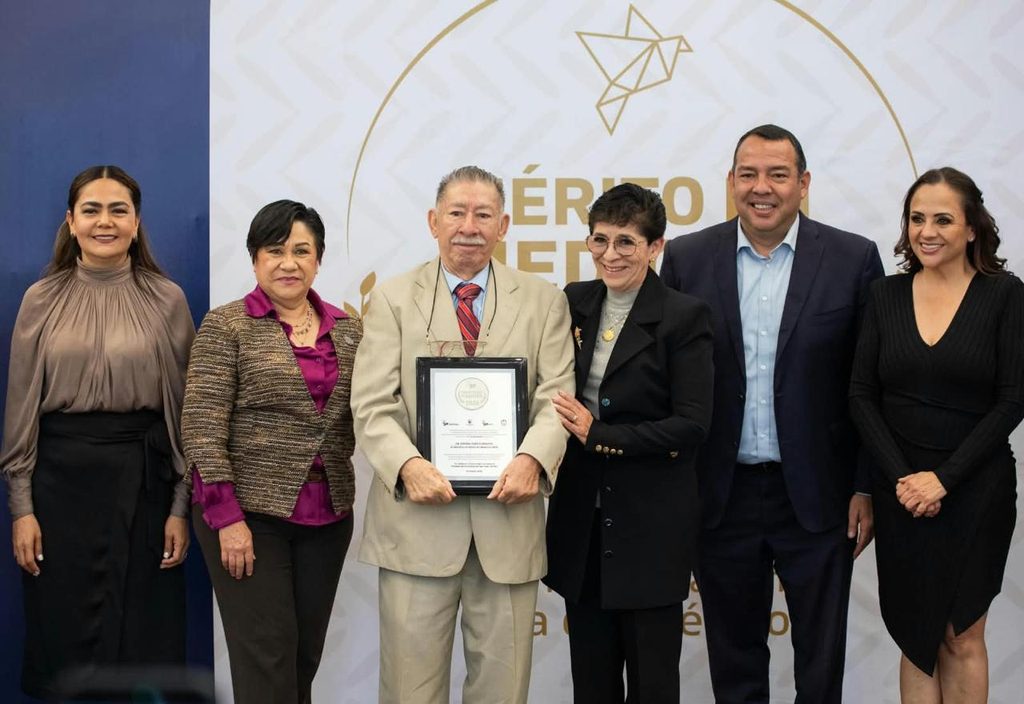 GALARDONAN A 17 MÉDICAS Y MÉDICOS CON EL “DISTINTIVO AL MÉRITO EN MEDICINA 2026” EN SAN JUAN DEL RÍO 2 IMG 20261022 WA0020