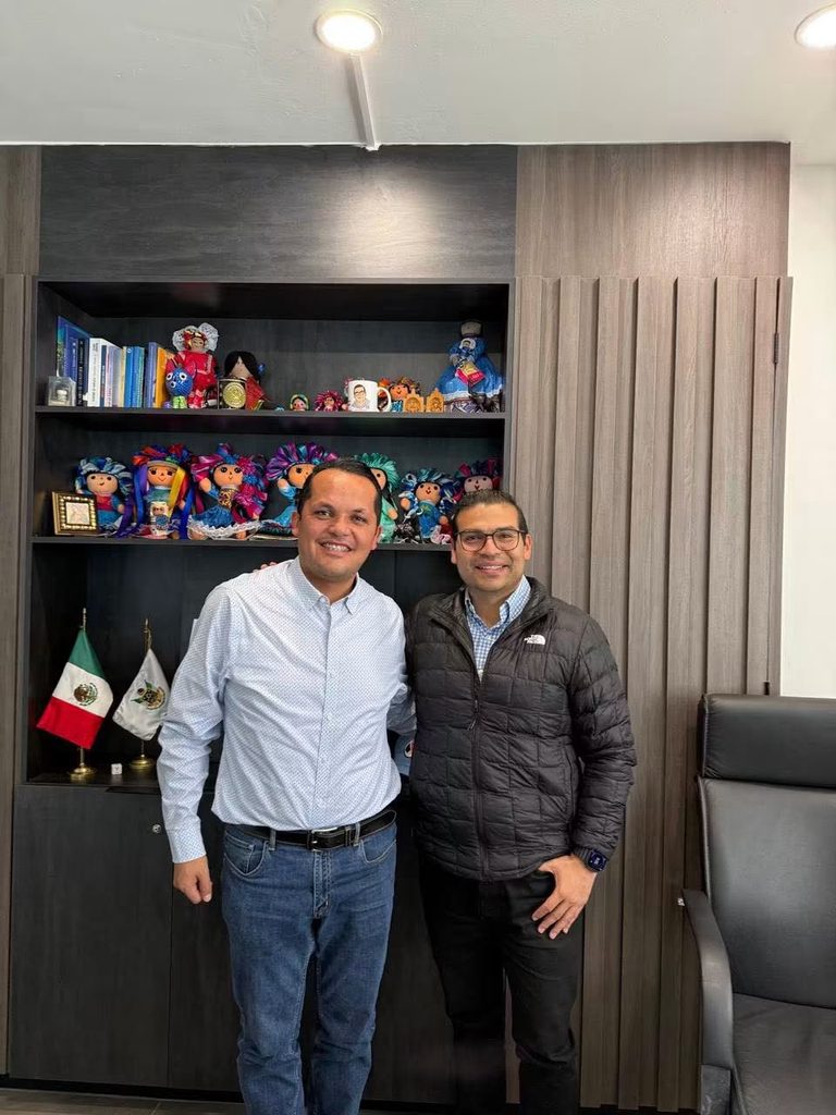 EL INGENIERO IVÁN ZÁRATE SOSTUVO UNA REUNIÓN CON MARTÍN ARANGO, PRESIDENTE DEL COMITÉ DIRECTIVO ESTATAL (CDE) DEL PARTIDO ACCIÓN NACIONAL (PAN) EN QUERÉTARO 2 IMG 20261023 WA0000 768x1024 1