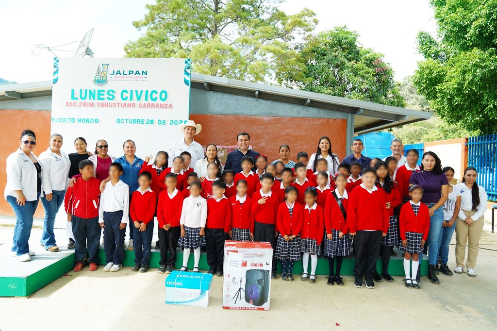 ENCABEZA RUBÉN HERNÁNDEZ LUNES CÍVICO EN LA COMUNIDAD DE PUERTO HONDO 2 IMG 20261026 WA0038