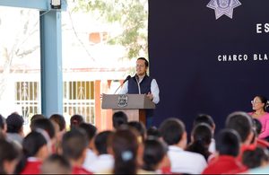 CHEPE GUERRERO LLEVA ESCUELA SEGURA PARA PREVENCIÓN Y POLICÍA DE PROXIMIDAD A CHARCO BLANCO
